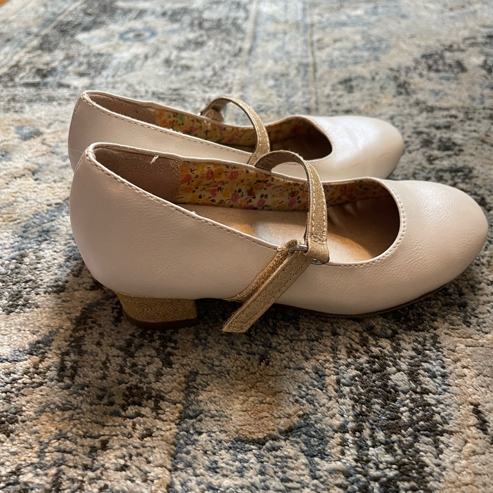 Jellypop Cream Kids Dress Shoes Size 10